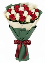 Букет Микс из красных и белых роз в Новое