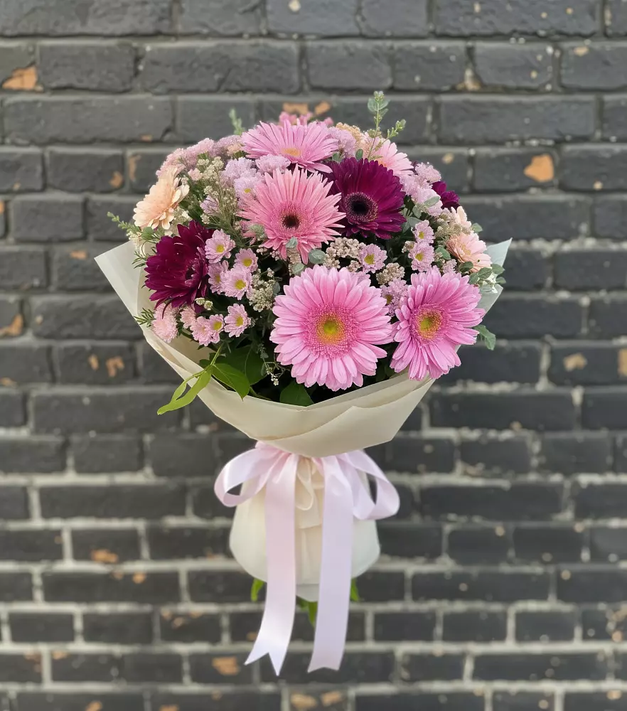 Букет цветов из: Герберы и Хризантемы в Новое
