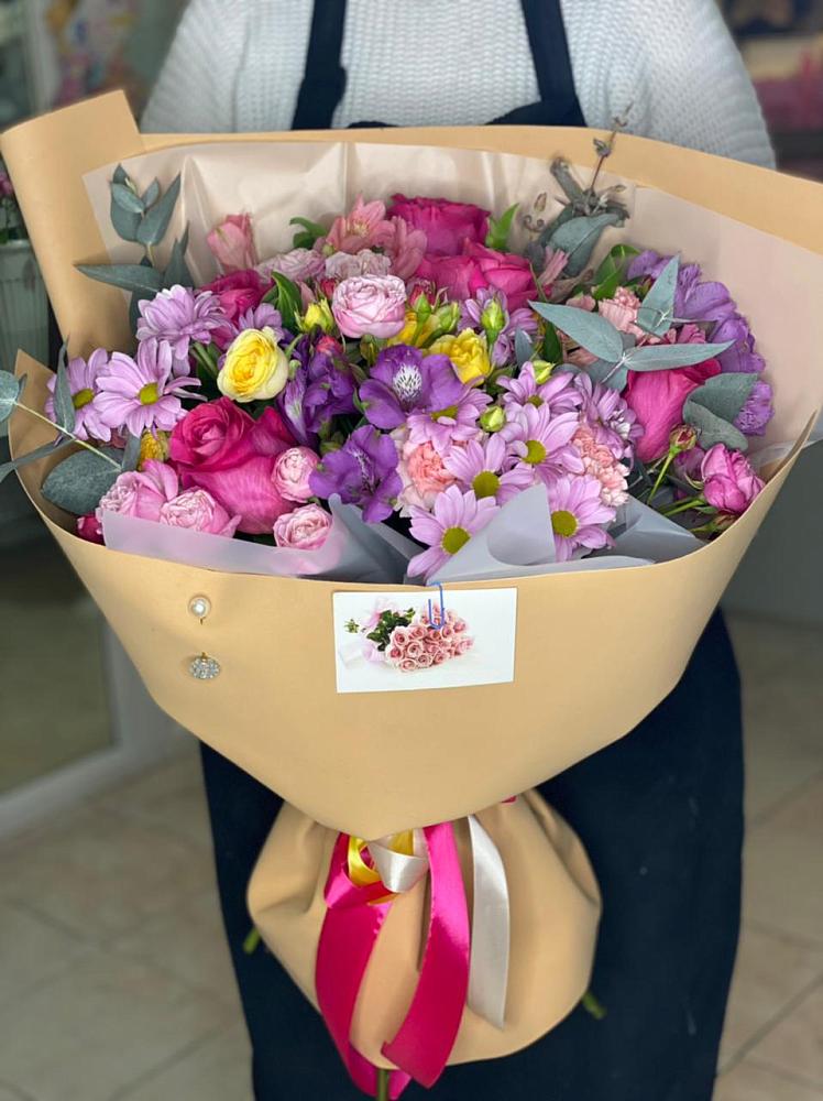 Букет цветов из: Хризантемы, Гвоздики и Альстромерии в Новое