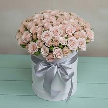 Цветочная композиция из Розы в шляпной коробке в Новое