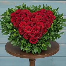 Цветочная композиция из Розы в виде сердца в Новое