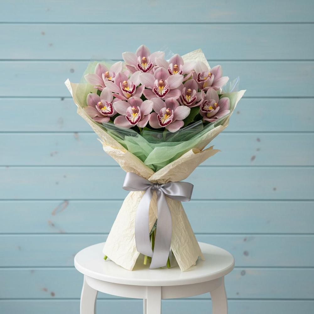 Букет цветов из: Орхидеи и Розы в Новое