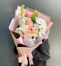 Букет цветов из:  Хризантемы и Розы в Новое