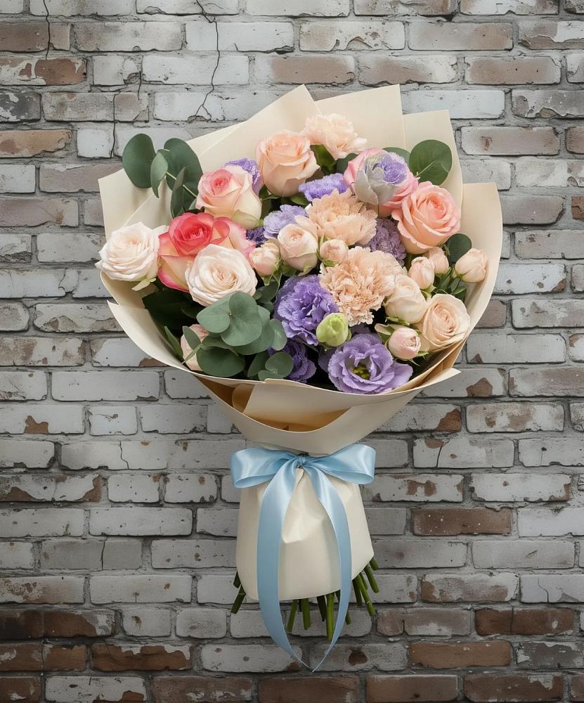 Букет цветов из: Розы, Лизиантусы и Гвоздики в Новое