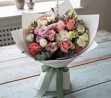 Букет цветов из:  Розы, Лизиантусы и Гвоздики в Новое