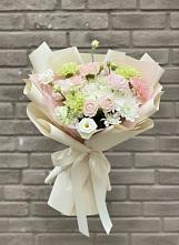 Букет цветов из:  Гвоздики, Розы, Лизиантусы и Хризантемы в Новое