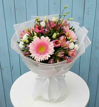 Букет цветов из:  Герберы, Альстромерии и Лизиантусы в Новое
