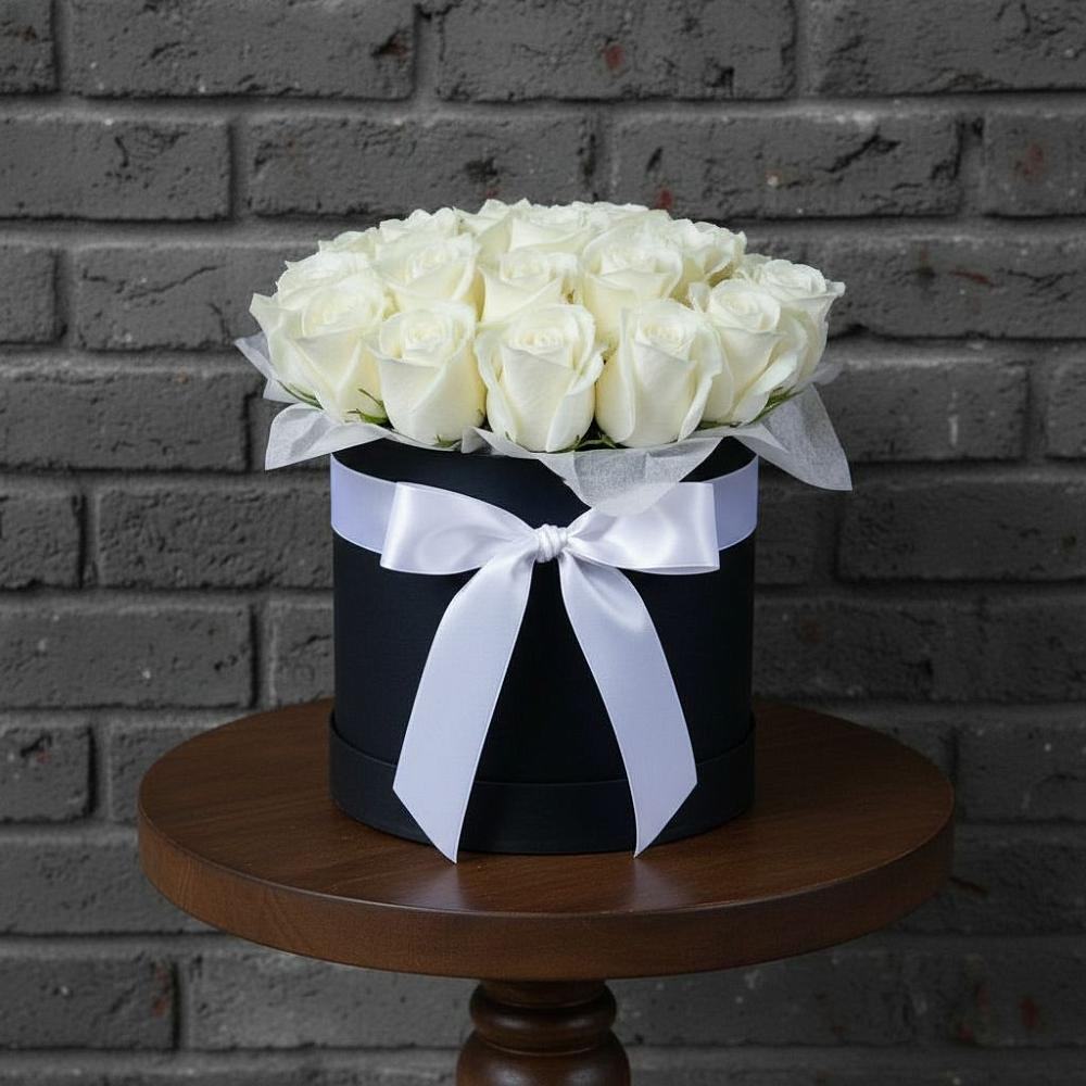 Цветочная композиция из Розы в шляпной коробке в Новое