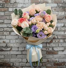 Букет цветов из:  Розы, Лизиантусы и Гвоздики в Новое