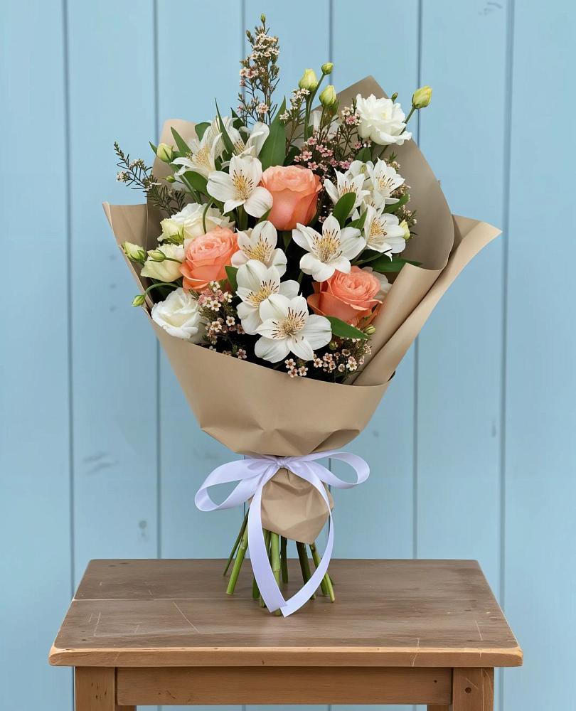 Букет цветов из: Альстромерии, Лизиантусы, Розы и Хризантемы в Новое