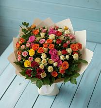 Букет Микс из разноцветных кустовых роз в Новое