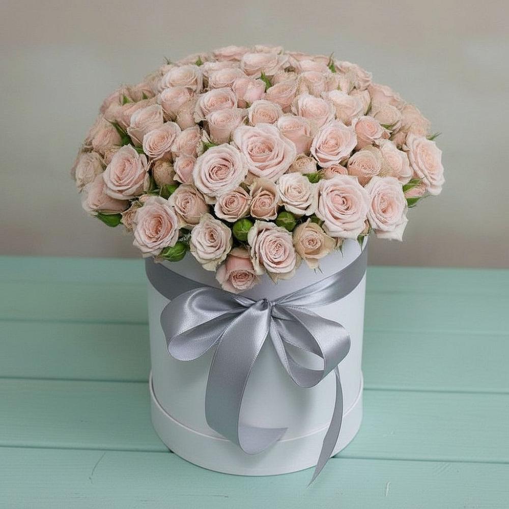 Цветочная композиция из Розы в шляпной коробке в Новое